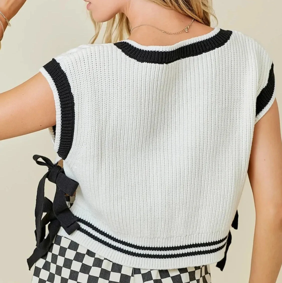 Contrast Stitch V-Neck Cropped Sweater Vest